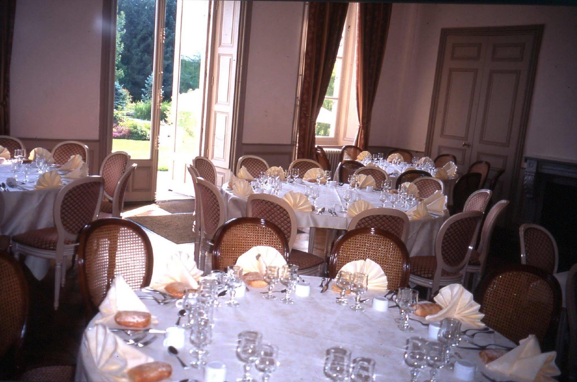 Chateau De La Foltiere Apartment Saint-Germain-en-Cogles Restoran foto